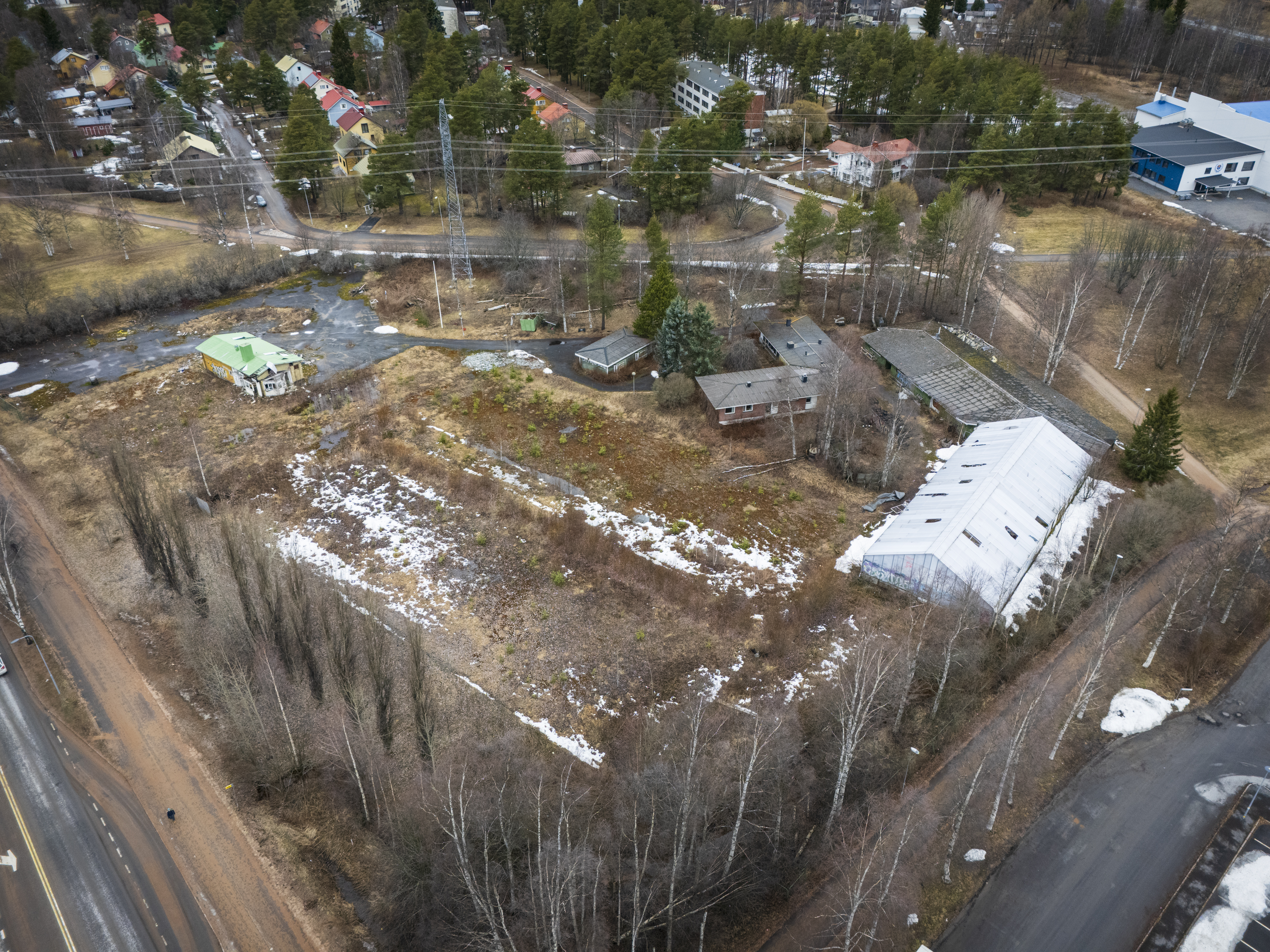 Välivainion puutarhan alueen kohtalo yhä auki – Oulun kaupunki: Rakennusten purkamisesta neuvotellaan