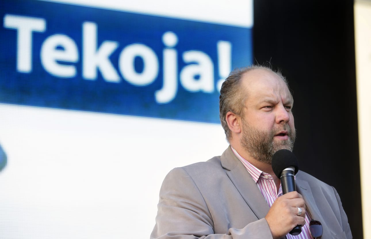 AKT:n puheenjohtaja Marko Piirainen väläyttää Helsingin Sanomille mahdollisuutta poliittiisiin lakkoihin.