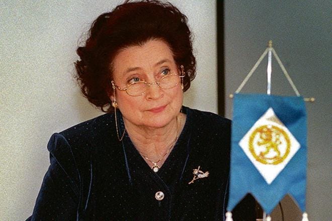 Kolme kautta eduskunnassa ollut Kirsti Ala-Harja sai viime viikonloppuna mitalin Kokoomusnaisilta. ARKISTOKUVA/HARRI TOIVOLA