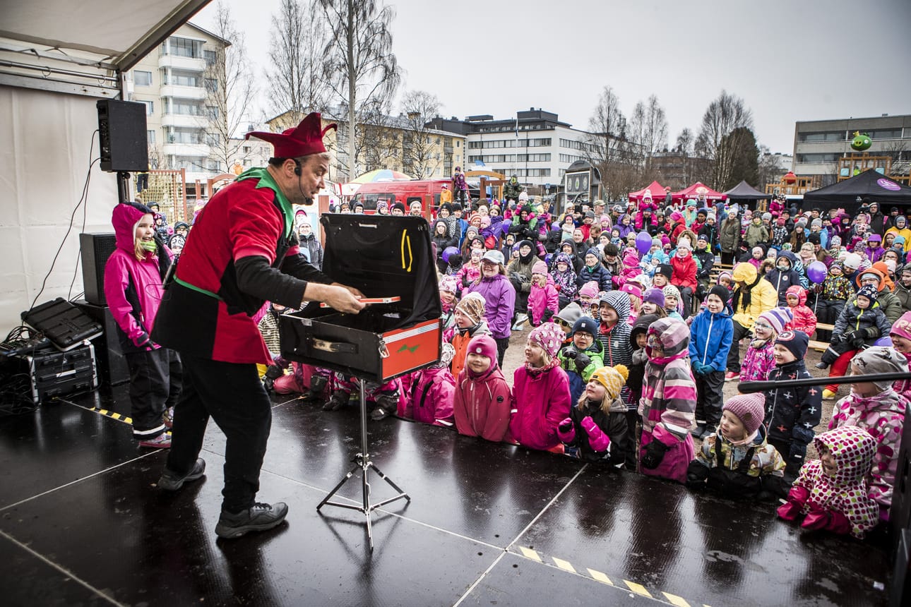 Simo Taikuri esiintyi RolloVappu -tapahtumassa muutama vuosi sitten. Tänä vappuna juhla järjestetään Vanhalla torilla.