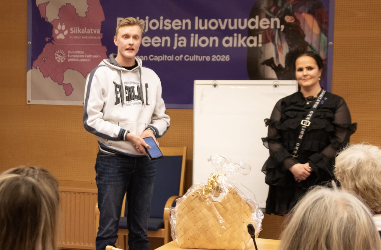 Siikalatvan kunta kiitti muistamisin Siikalatvan kunnanvaltuuston jäsen Antti Hepo-ojaa hänen kotikuntansa tunnetuksi tekemisestä Maajussille morsian -ohjelman välityksellä. Muistamiset luovutti kunnanvaltuuston puheenjohtaja Kaisa Louet. Kiitospuheessaan Antti painotti, mikä on puolison löytämisen ja perheen perustamisen merkitys maatilojen ja maaseudun elävänä pysymisessä.