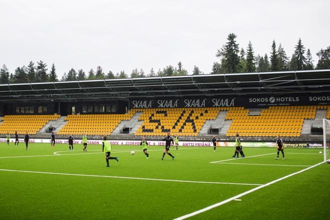 OmaSp-stadionia käyttävät säännöllisesti SJK:n edustusjoukkue, akatemiajoukkueet sekä hyväntekeväisyysjoukkue Apollo. Kuva: Krista Luoma.