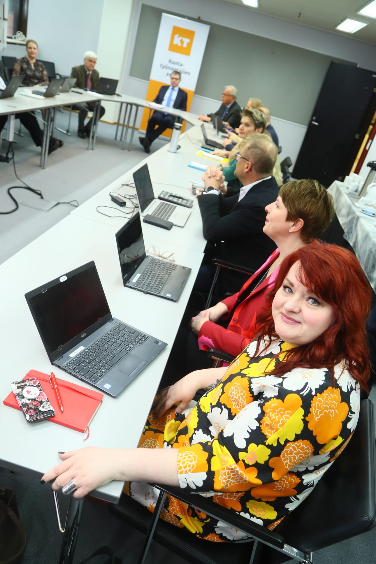 Tehyn Millariikka Rytkönen yrittää saada sairaanhoitajille palkankorotuksia neuvotteluissa.