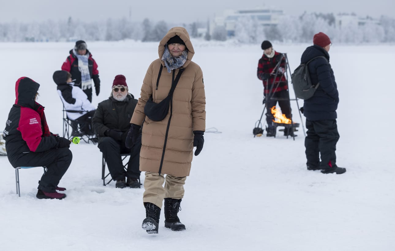 Nallikarin lisäksi Sanginjoki ja Pilpasuo ovat matkailijoita kiinnostavia paikkoja Oulussa. Oulun seutu taas on paljon laajempi käsite, ja kansainvälisen matkailun yhteydessä siihen kuuluu osa Lappiakin. Tämä ryhmä viipyy Oulussa neljä yötä.