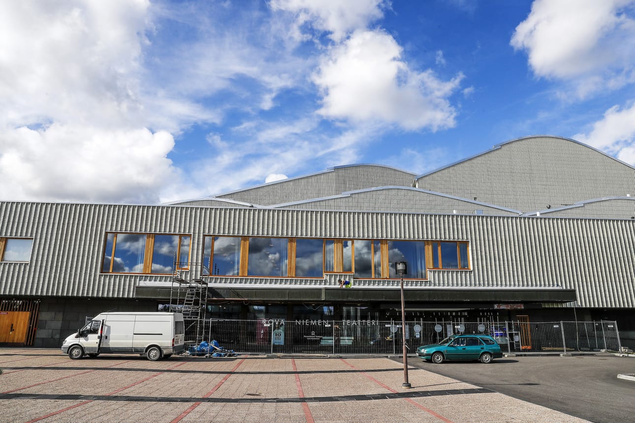 Rovaniemen Teatteri tarvitsee toisinaan avustajia esityksiinsä. Halukkaat voivat nyt ilmoittautua katselmukseen.