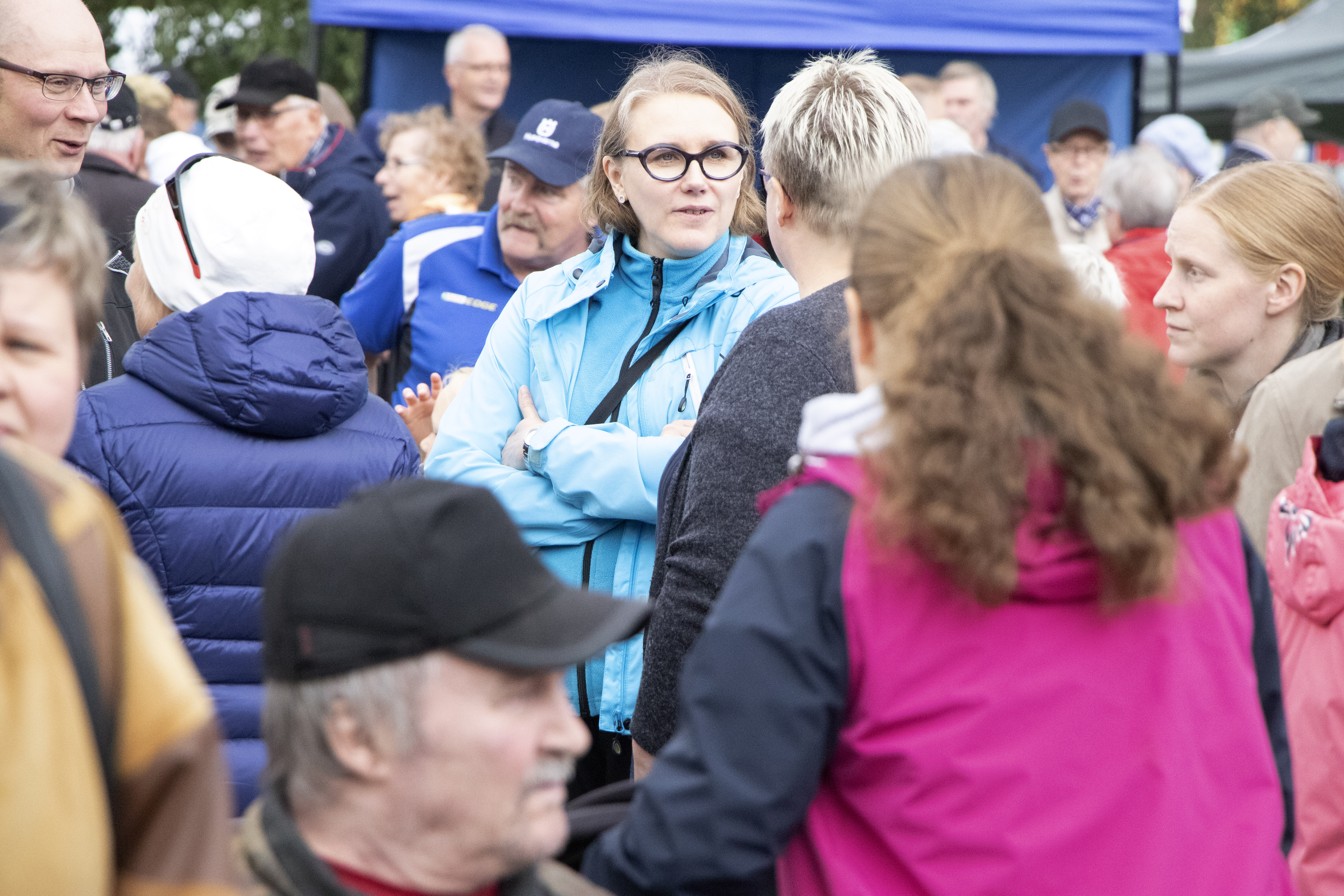 Perttulien markkinat keräsivät Iisakin torin täyteen yleisöä.