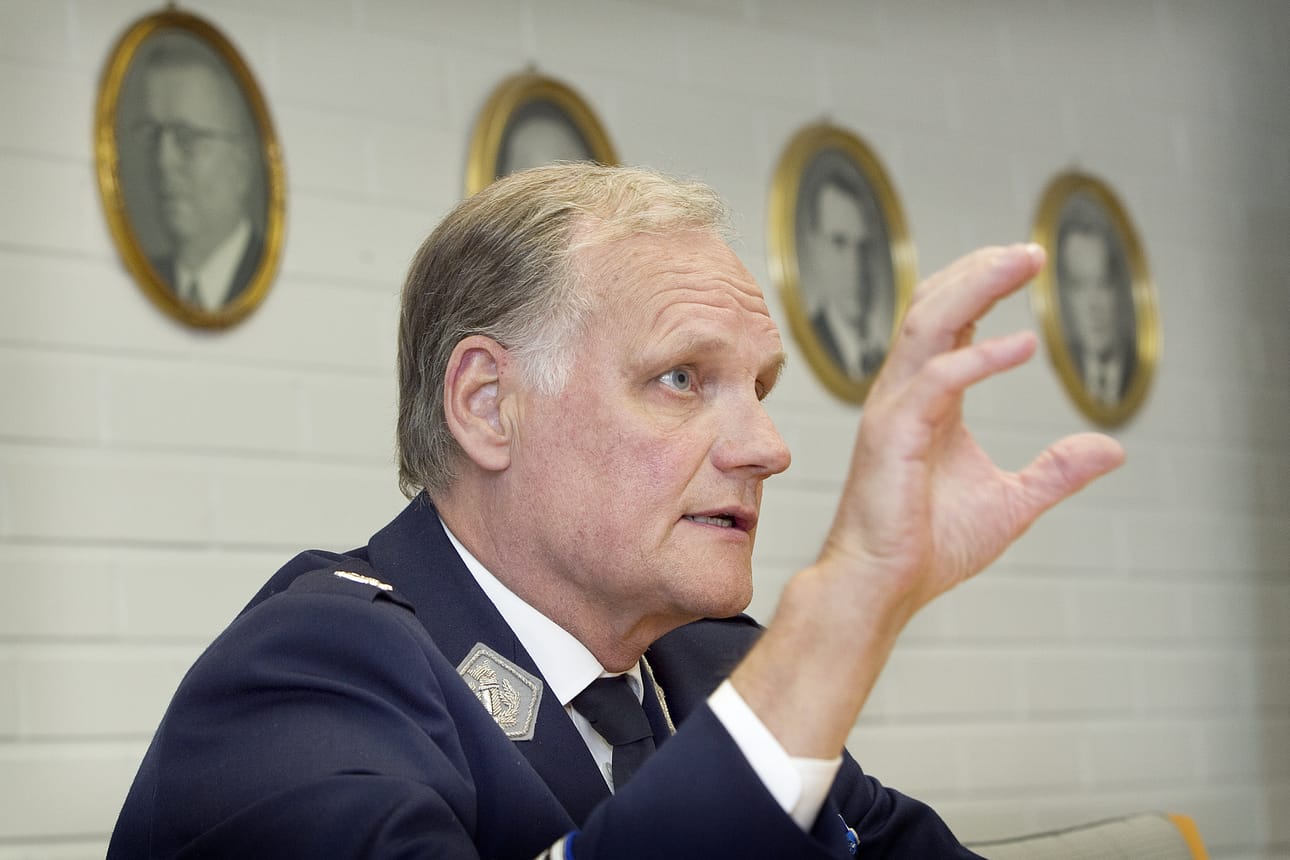 Mikko Paatero laskee poliisien määrän vähenevän vuoteen 2020 mennessä ainakin 600–700 henkilöllä.