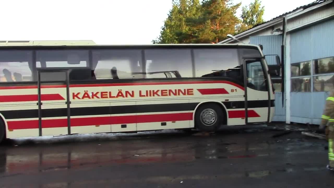 Raahen linja-autohalli kärsi suuria vahinkoja öisessä palossa
