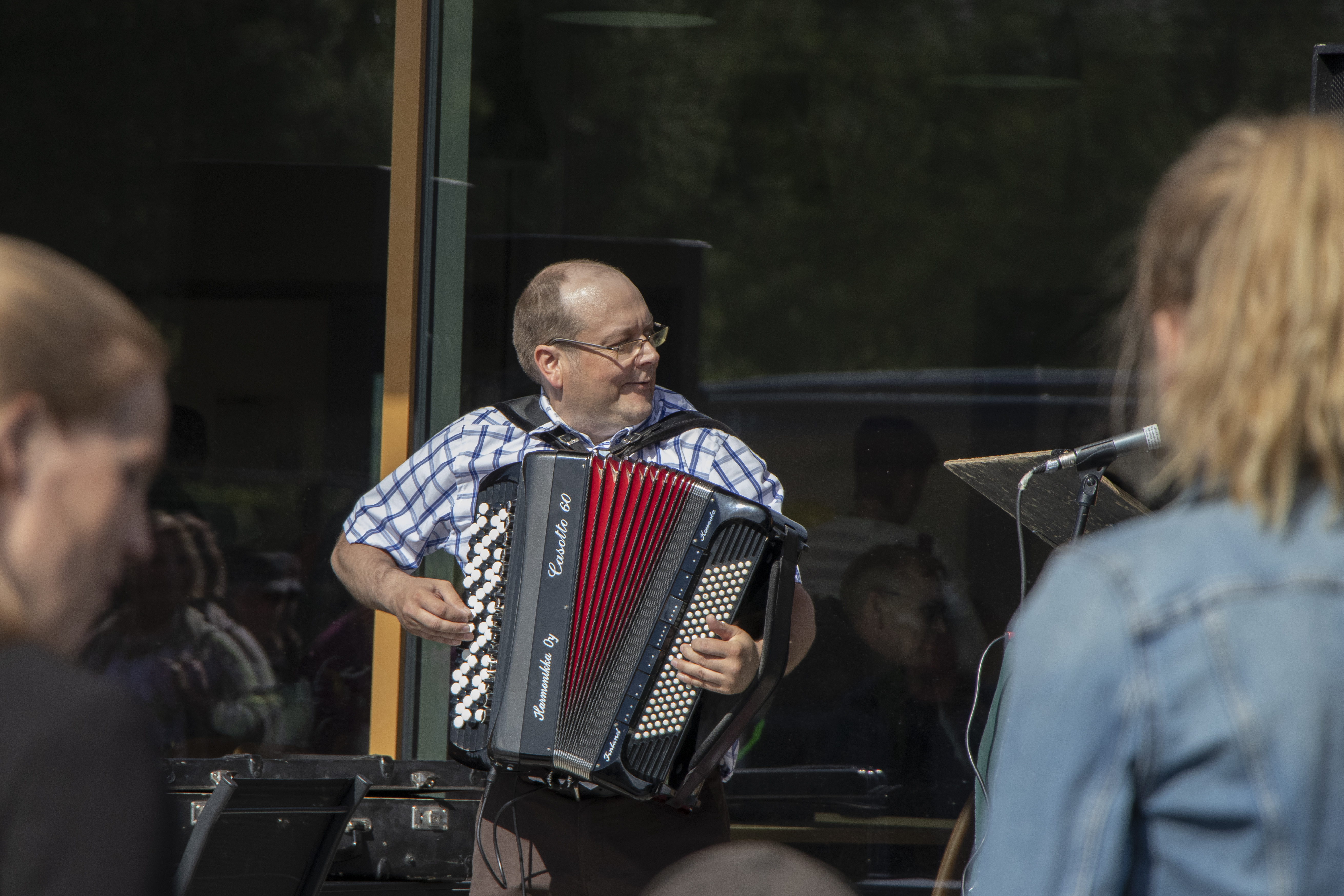 Kai Koskelon esittämä haitarimusiikki toi hymyn huulille.