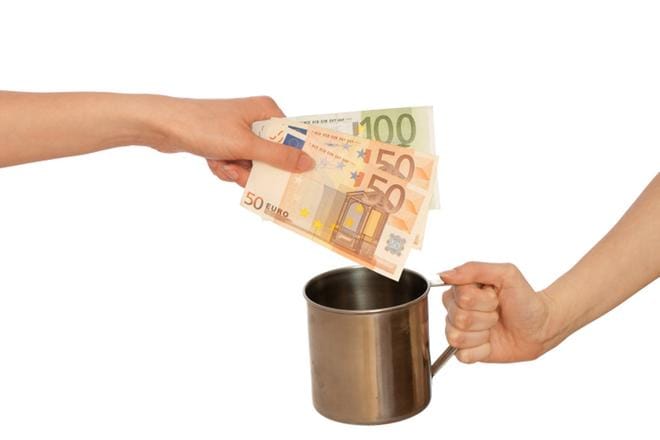 Rahankeräyslain täysremontti on toteutumassa. Uusi laki mahdollistaisi ilman viranomaislupaa järjestettävät pienimuotoiset kansalaiskeräykset. Nykyiset määräaikaiset keräyskohtaiset rahankeräysluvat korvattaisiin jatkuvasti voimassa olevilla luvilla. KUVA: Colourbox
