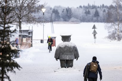 Tuuliset sadepäivät vaihtuvat Oulussa pakkaspäiviin: Alkanut viikko on varsin talvinen ja aurinkokin pilkahtelee