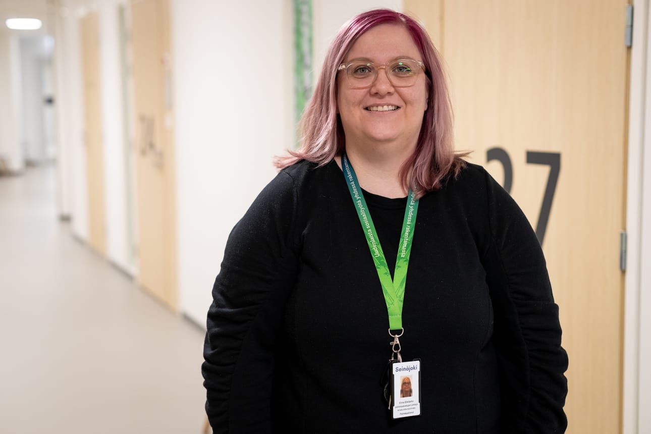 Päihdepalveluiden johtaja Elina Eteläaho Seinäjoen kaupungin Riippuvuusklinikalta sanoo, että asiakaskunnassa nuorten aikuisten määrä ja rahapelaamisen ongelmat ovat lisääntyneet viime vuosina.