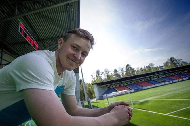 Riku Jääskä ja FC Kiisto kohtaavat keskiviikkona kolmosen ottelussa Sundom IF:n. Jääskä ei uskalla luvata hattutemppua, toki hän maaleja toivoo silti. Maalit ovat hänelle tapa näyttää osaamistaan. KUVA: PAULA KASKIMAA