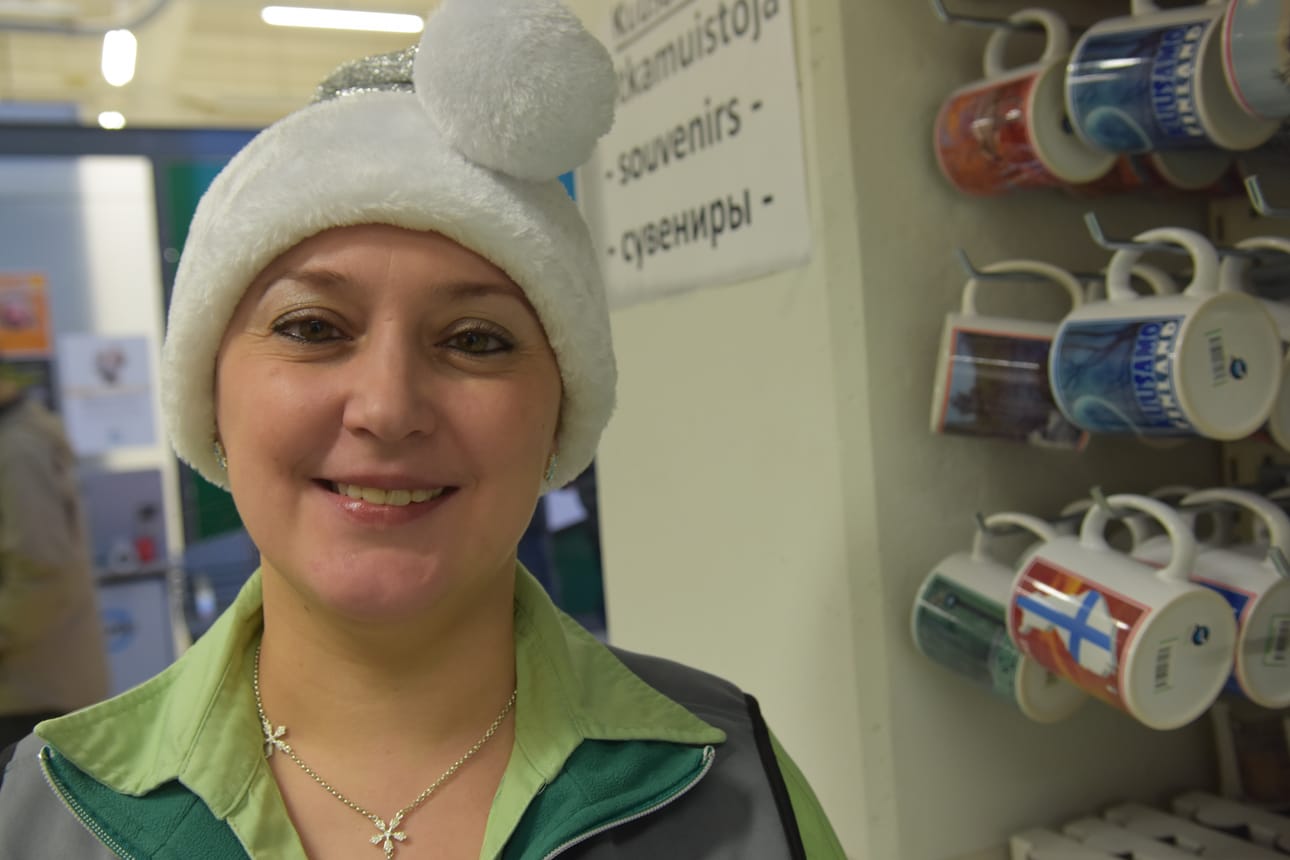 Irina Nieminen on työssään paljon tekemisissä venäläisten matkailijoiden kanssa.