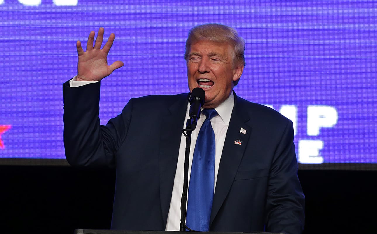 Donald Trump puhuu naisia halventavasti Washington Postin julkaisemalla videolla.