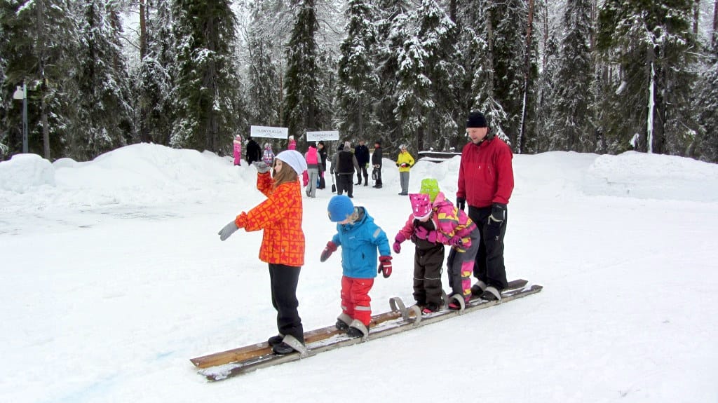 Tandemhiihto on ollut Hankihulinoiden vakiolaji.