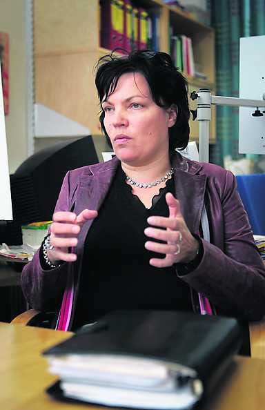 Yhteinen kokemus yhdistää. Anne-Maria Takkulan mukaan vertaistukiryhmien toiminnasta on saatu hyviä tuloksia.