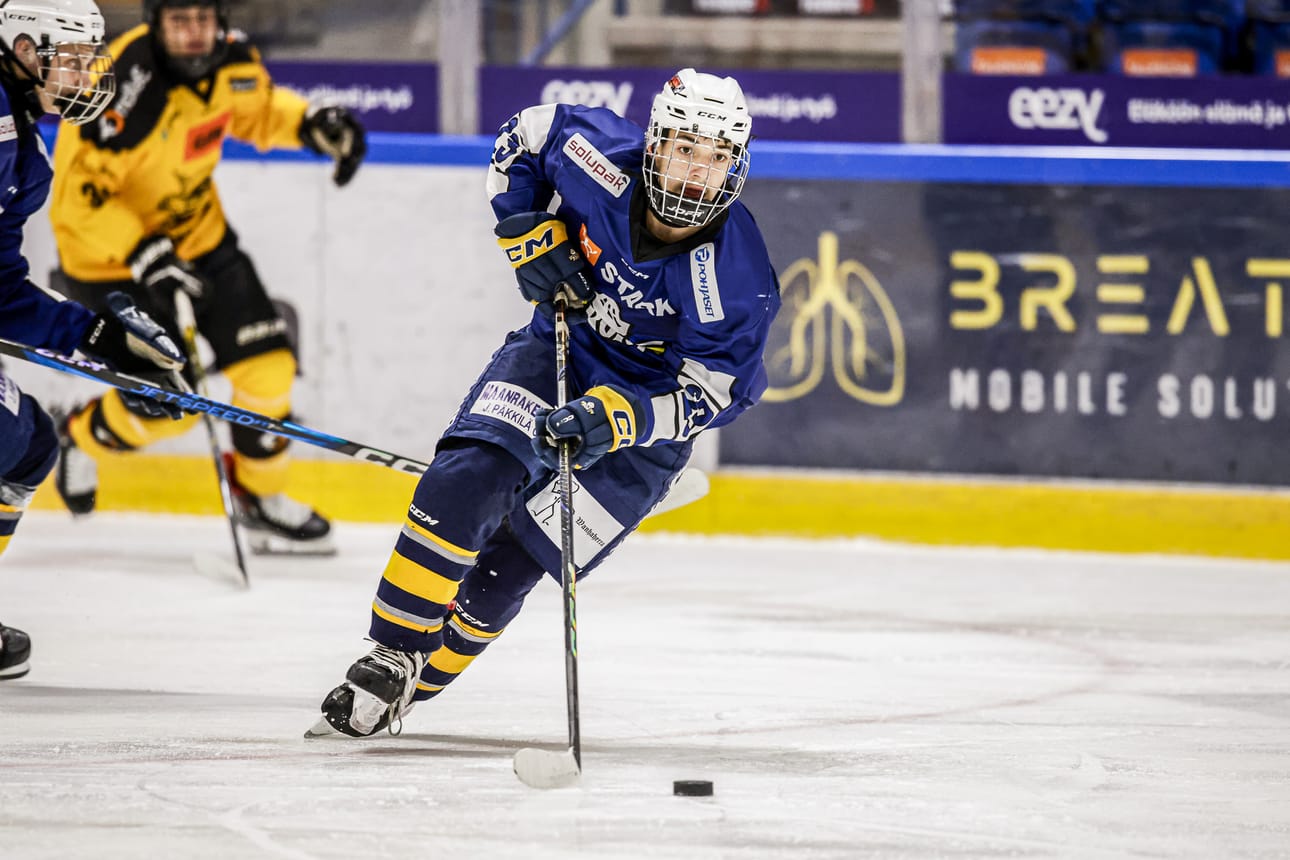 Jasper Räisäsellä ja muulla U18-joukkueella on neljä peliä jäljellä Mestiksen alkusarjaa.