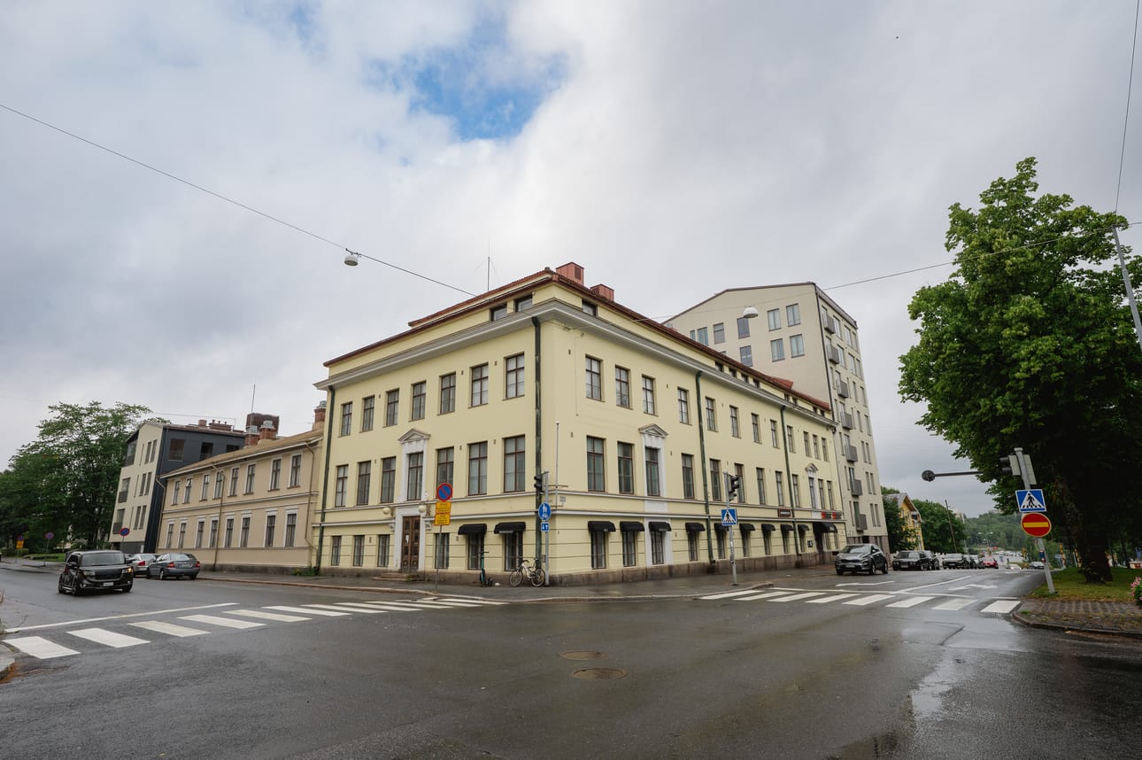 Liiketilojen muuttaminen asunnoiksi on Vaasan kaupungin näkemyksen mukaan kannattavaa. Liiketiloille ei ole samanlaista kysyntää kuin pienille asunnoille. Keskusta pysyy samalla elävänä. Rahaa ei mene uusiin katuihin tai kunnallistekniikkaan.
