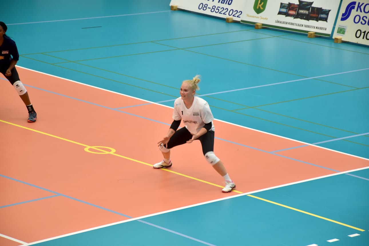 Libero Eveliina Rautiainen on ottelumäärässä ( 178 ottelua ) mitattuna Pölkky Kuusamon kokenein liigapelaaja. Hämeenlinnasta Kuusamoon siirtyneen Rautiaisen liigaura alkoi LiigaEurassa kaudella 2012-13.