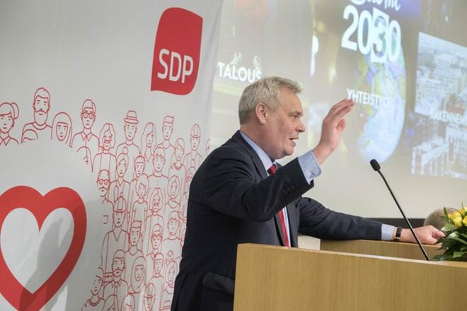Sdp on tuoreen kyselyn perusteella suomalaisten suosiossa hallituspuolueeksi. Nähtäväksi jää kestääkö puolueen ja Antti Rinteen noste vielä ensi kevään eduskuntavaaleissa. Arkistokuva.