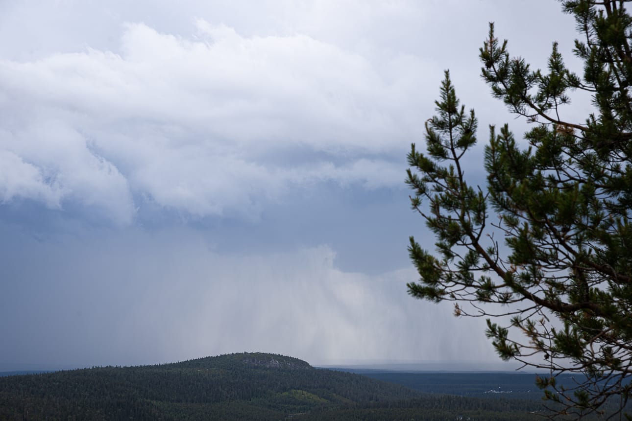 Ukkosta ja sadetta on luvassa. Niiden mukana voi tulla myös vahinkoja. Arkistokuva.