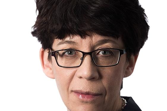 Pohjalaisen toimittaja Minna Kallasvuo. Esseekuva