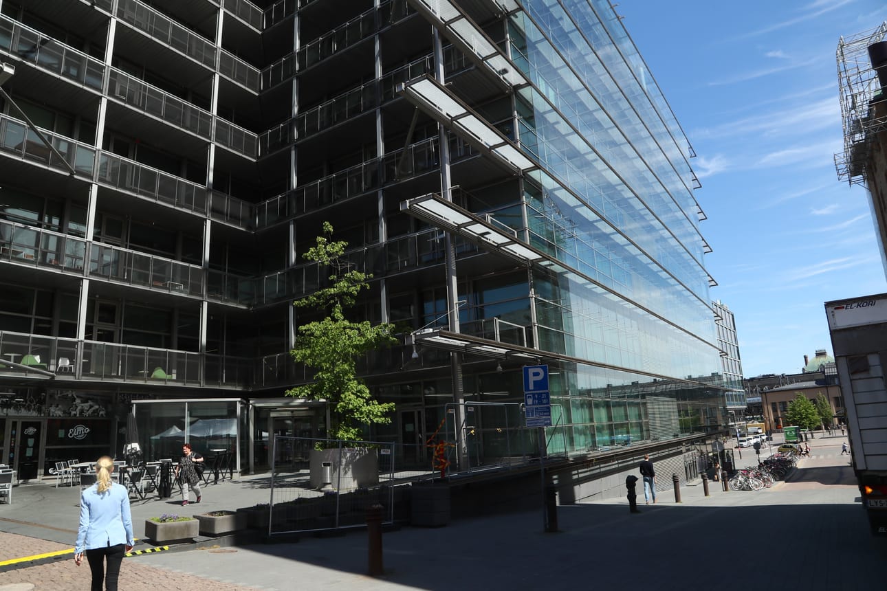 Sanoma vahvistuu, kun siitä tulee uutistoimisto STT:n enemmistöomistaja. Kuvassa on Sanomatalo Helsingissä keskiviikkona.