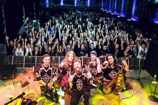 Tunnelmia Ninetyfive50:n keikalta Helsingin Nosturista. Kuvassa ovat Anssi Vilmi, Aki Andrejeff, Mikko Rossi, Jukka Reinikainen ja Jaakko Suomalainen. Kuva: Kalle Kervinen