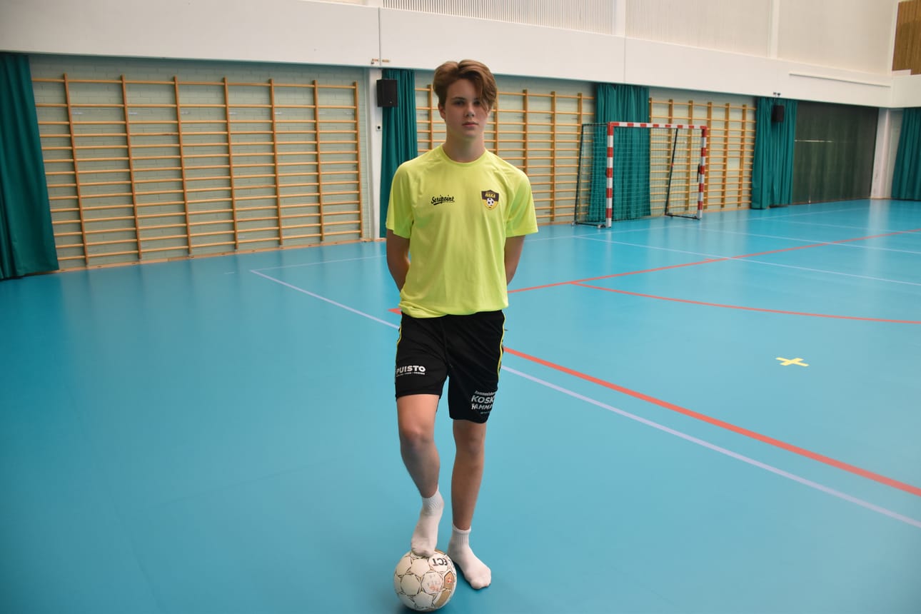 Jasper Pikkuhookana on tehnyt vaikutuksen Kajaanin Hakassa. 15-vuotias kuusamolainen teki sopimuksen KajHan edustusjoukkueen kanssa.
