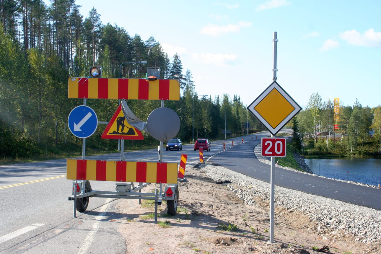 Ouluntietä kunnostettiin Taivalkosken kohdalla kesällä 2009. Remontin soisi jatkuvan Kuusamon suuntaan.