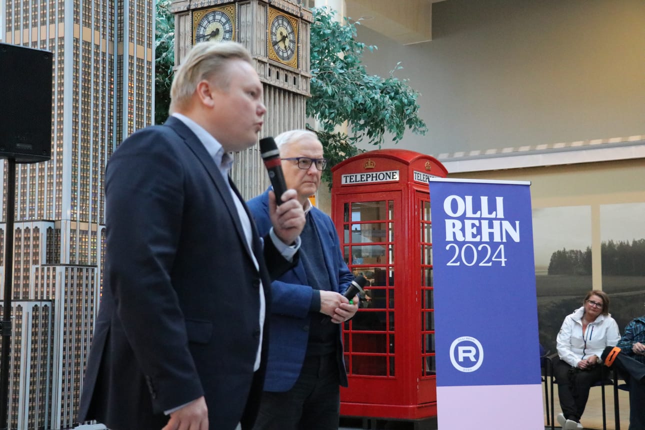 Antti Kurvinen juonsi kotikentällä Olli Rehnin vierailun viime lauantaina.