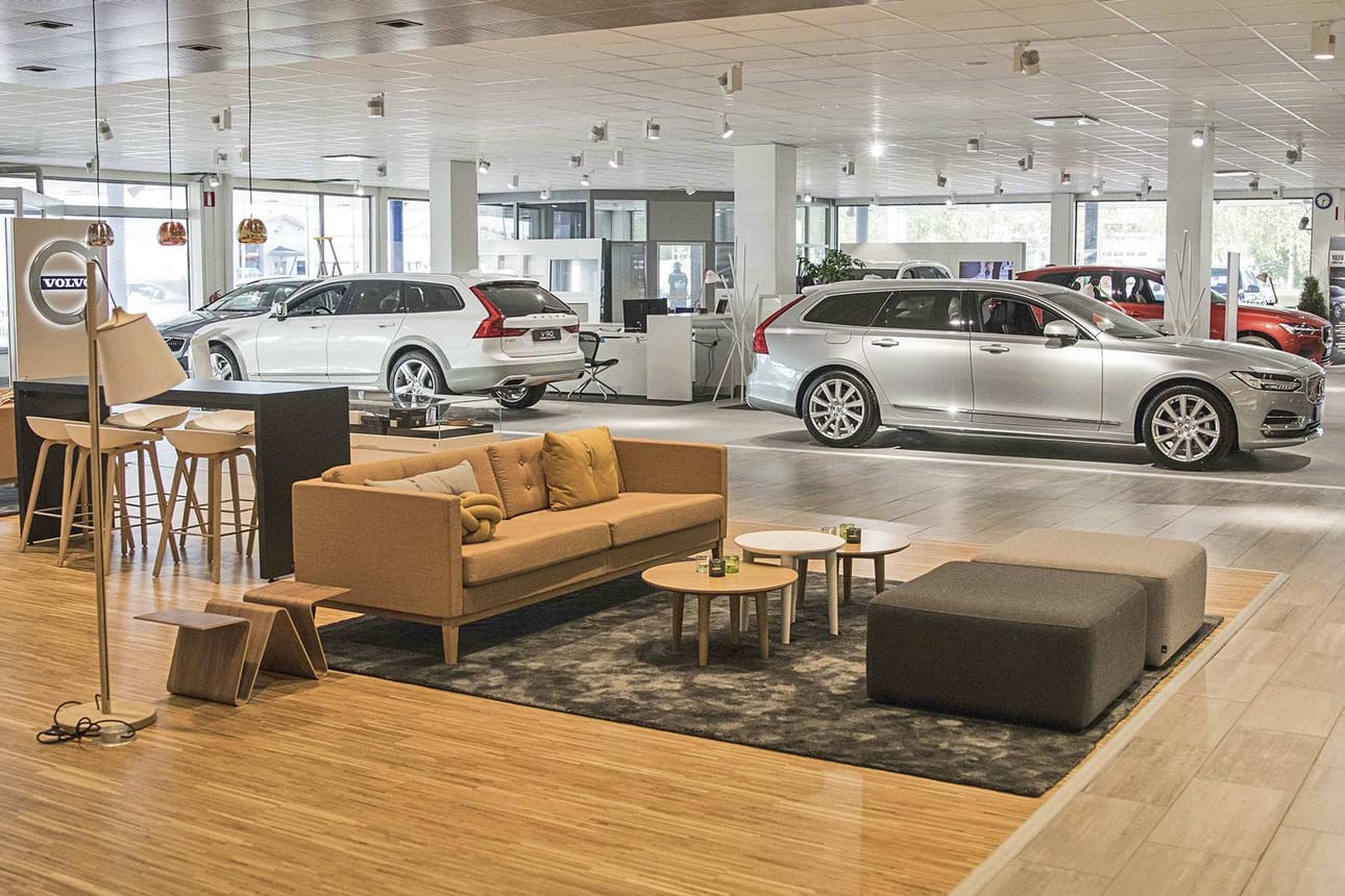 “Nyt kannattaa tulla tutustumaan uuden Volvo myymälämme ilmeeseen,” toivottaa Wetterin myymäläpäällikkö Sami Ravelin.