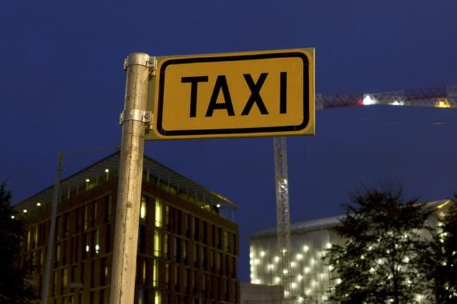 Viranomaisratsia paljasti lukuisia puutteita Uudenmaan takseissa. Valvontaa aiotaan laajentaa eri puolille Suomea. KUVA: LEHTIKUVA/TEEMU SALONEN