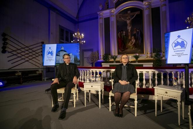 Lapuan hiippakunnassa käydään piispanvaalin toinen kierros ensi tiistaina. Virassa aloittaa ensi vuoden helmikuussa joko Matti Salomäki tai Terhi Kaira. KUVAT: JAAKKO ELENIUS