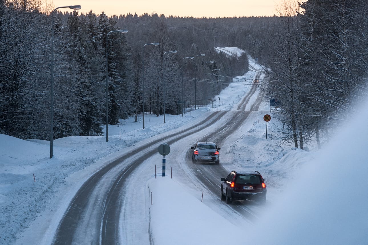 Liikenneverkkohanke keskeytettiin, eikä autoveroon ole tulossa muutoksia. Alempitasoinen valtion tieverkko siirtynee kuitenkin maakuntien hallintaan.