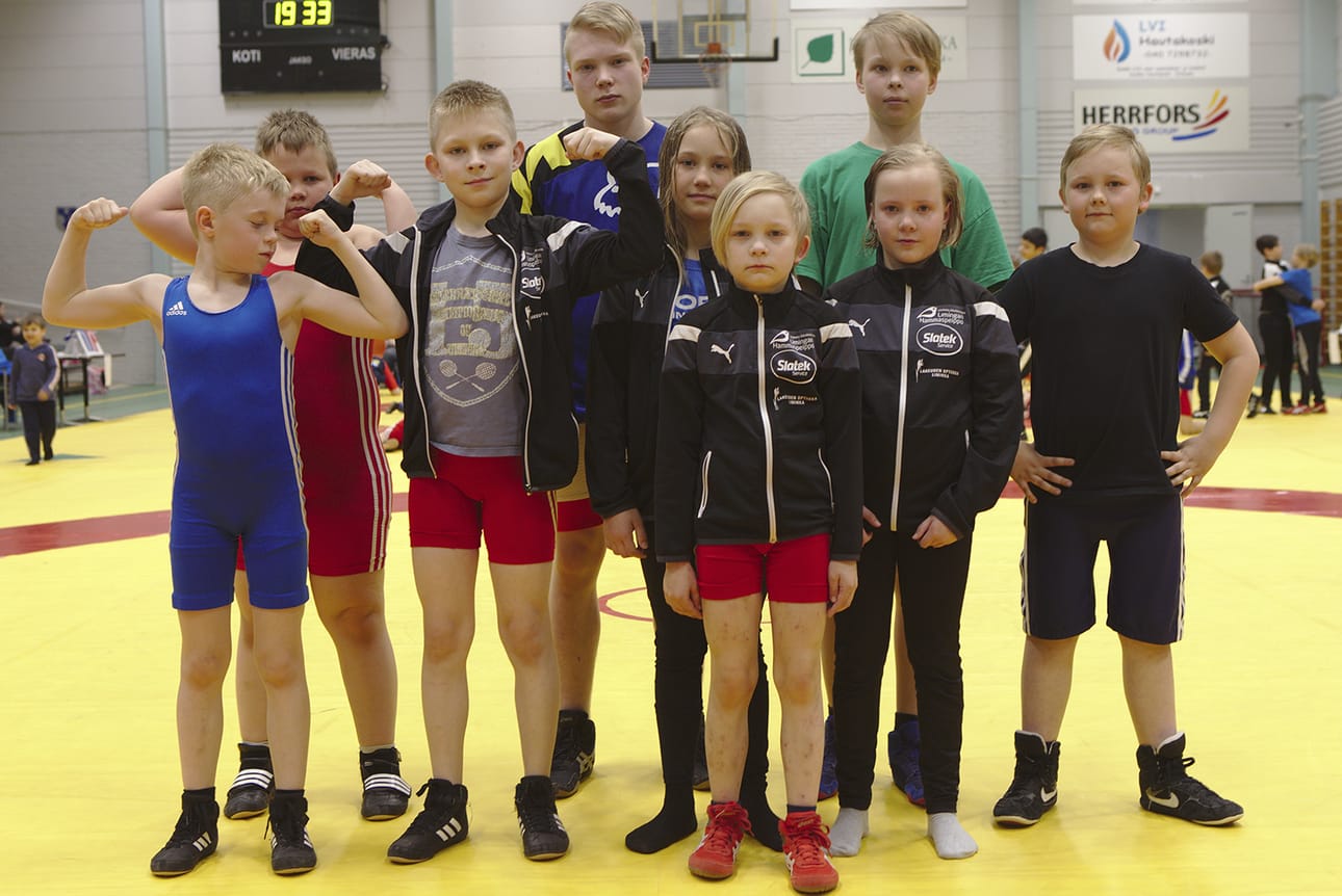 Kuvassa ylhäältä vasemmalta Aaro Veijola, Eetu Isokoski, Kimi Jokilehto, Aleksi Hosionaho, Rasmus Turunen, Enni Meripaasi, Laura Vanhala, Iivari Peltoniemi ja Eppu Turunen.