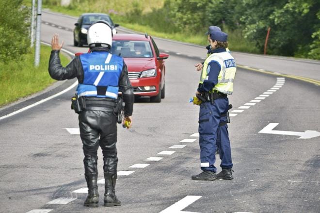 Puhallusratsiaan joutuminen voi ärsyttää, mutta ymmärrämme syyn. KUVA: LEHTIKUVA/AKU HÄYRYNEN