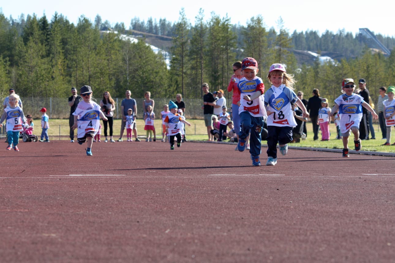 Hippo-kisat liikutti lapsia Taivalkoskella.