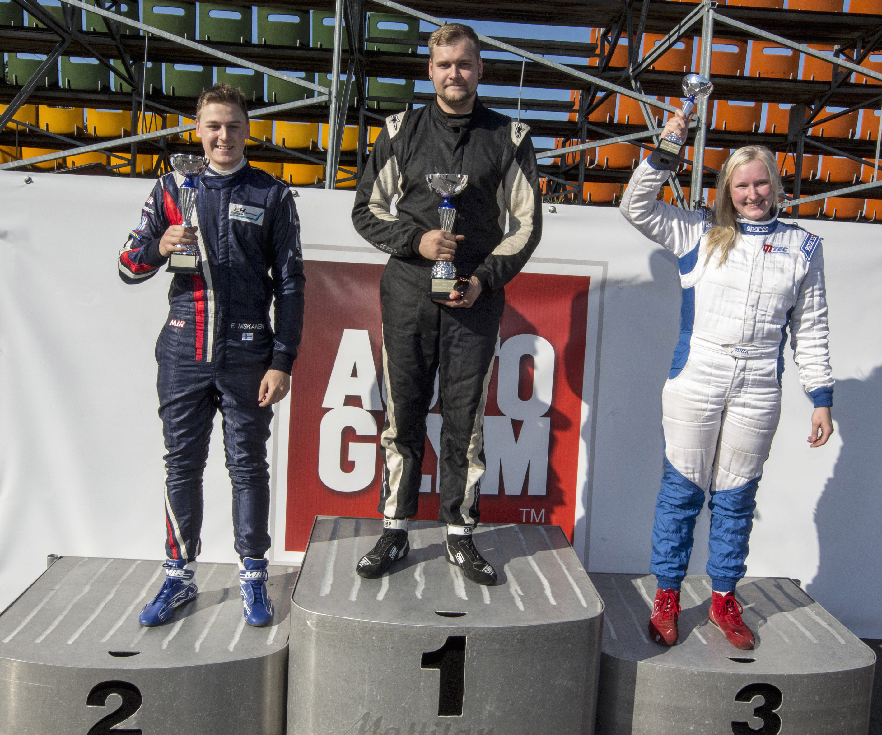 Milla Mäkelä saavutti tavoitteensa ja pääsi viimeinkin Formula Fordeissa SM-palkintosijalle. Kuva Pertti Kangasniemi