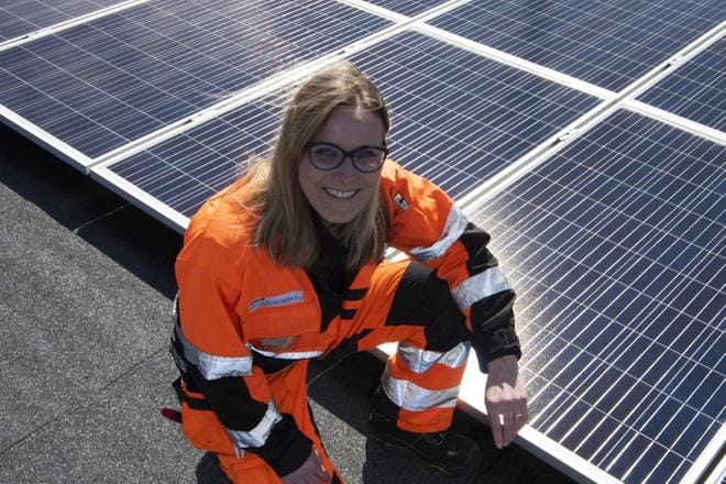 Suvi Karirinne tulee uuteen tehtäväänsä Vaasaan Biolan Ekoasuminen Oy:n palveluksesta. Hän uskoo pääsevänsä Vebicin johtajana kehittämään alueen energia-alan alihankintaketjuja siten, että myös pk-yritykset hyötyisivät tutkimuksesta mahdollisimman paljon. KUVA: VAASAN YLIOPISTO