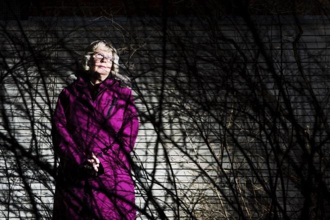 Ulla Pihkala koki vuosikymmeniä kestäneellä lasten syöpälääkärin urallaan niin riemukkaita onnistumisia kuin katkeria epäonnistumisiakin. Lääkärin on pakko opetella sietämään pettymyksiä. Hänen mukaansa siinä vaiheessa, kun kaikki on tehty eikä parantuminen ole enää mahdollista, hoidon tavoitteena tulee olla mahdollisimman hyvä loppuelämä. Kuva: Emilia Kangasluoma