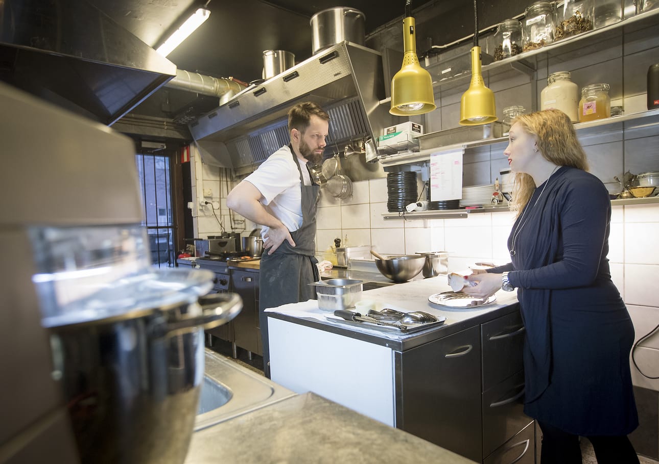 Jussi ja Jenny Kurkelan oululainen ruoka- ja viiniravintola Ostroferia oli ravintola-alan ammatilaisten 50 parasta ravintolaa -äänestyksessä paras pohjoissuomalainen ravintola vuonna 2018.