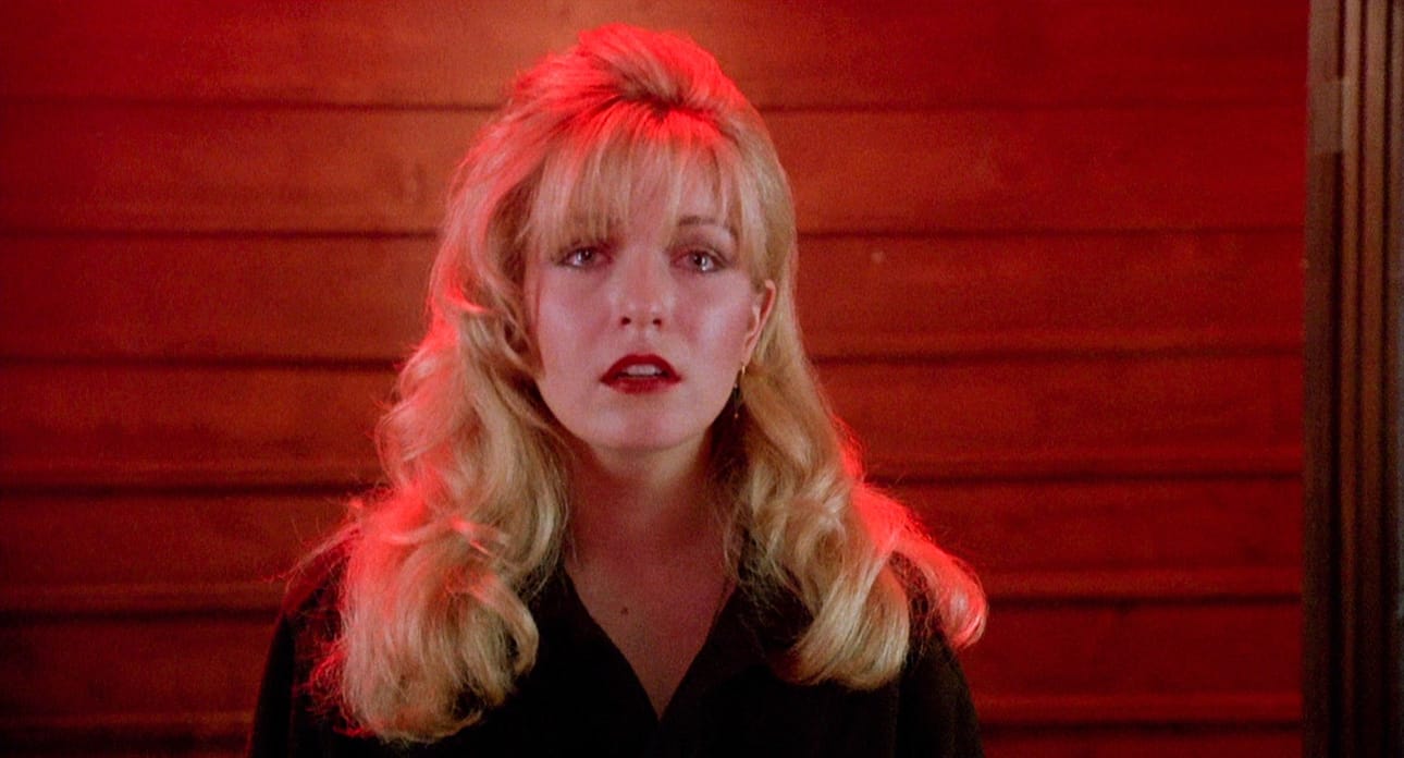 Laura Palmerin (Sheryl Lee) viimeisistä päivistä kertoo elokuva Twin Peaks - tuli kulje kanssani.