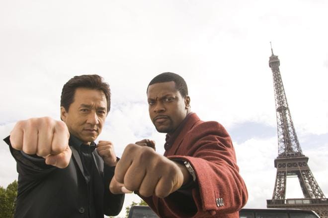 Lee ja Carter (Jackie Chan, Chris Trucker) lähtevät Pariisiin rikollisten perään Rush Hour 3:ssa. KUVA: Sub