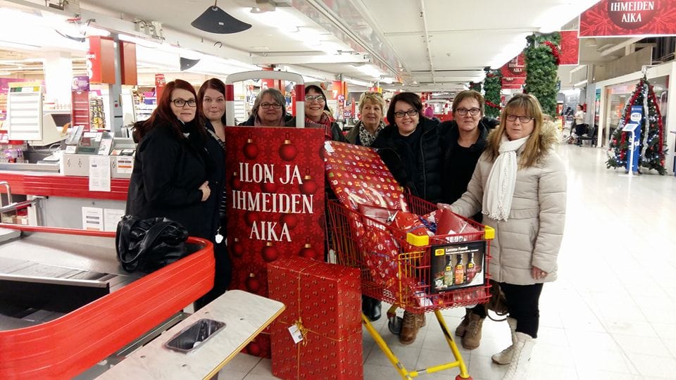 Koillismaan yrittäjänaiset shoppailivat lapsille joululahjoja viime jouluna. Arkistokuva.