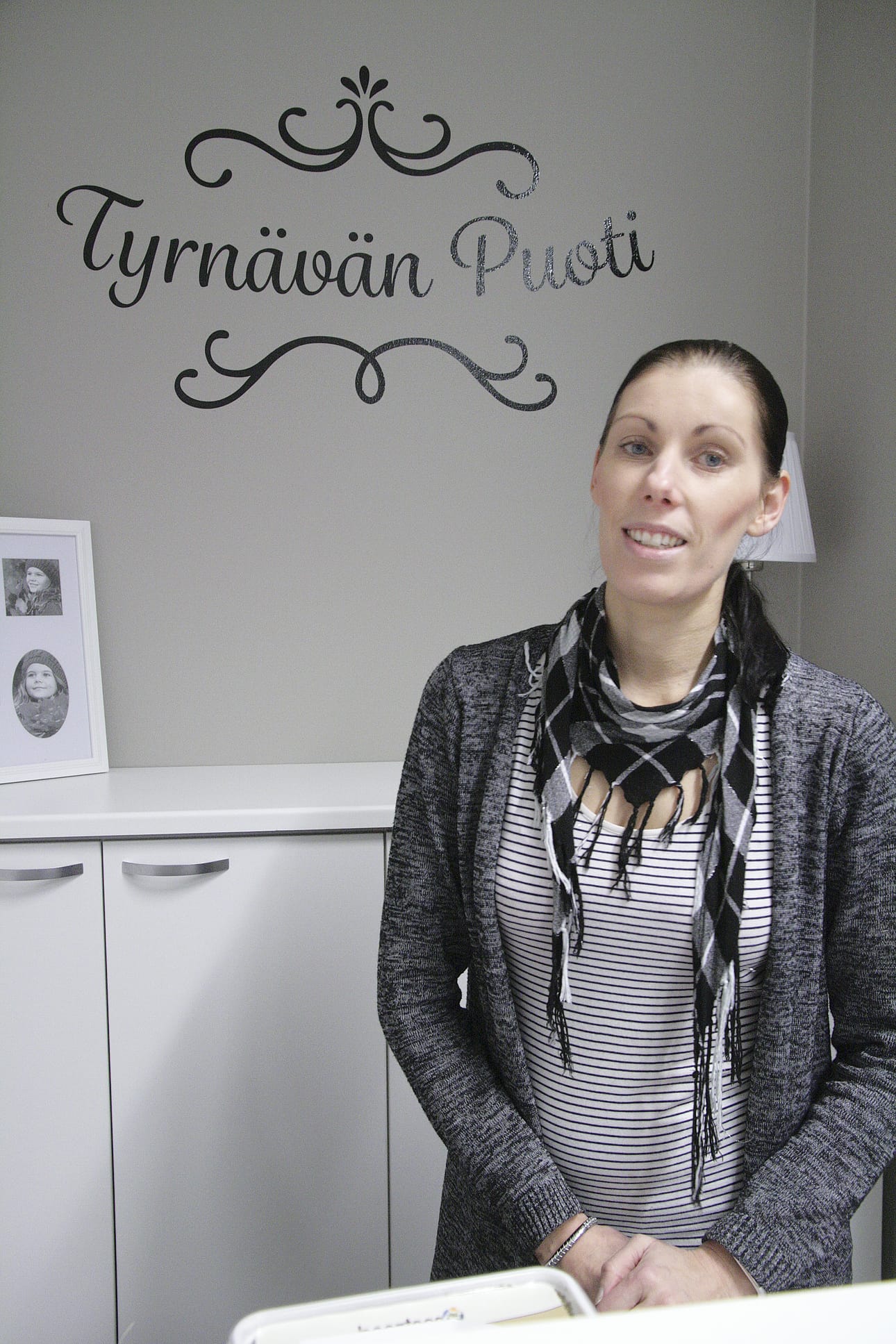 Annukka Suotula-Ervasti pyörittää puodin toimintaa.