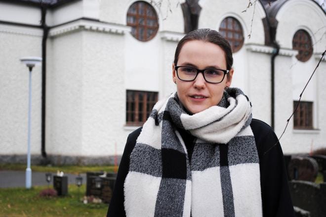 Ellen Kiviharju haluaa pappina olla helposti lähestyttävä, kuunteleva keskustelukumppani. KUVA: EEVA-LIISA KULJU