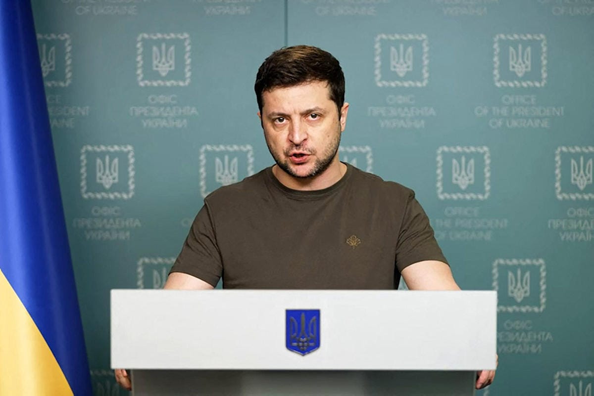Ukrainan presidentti Volodymyr Zelenskyi pettyi Naton päätöksiin. Kuva on presidentin mediapalvelun perjantaina julkaisemalta videolta. LEHTIKUVA / AFP