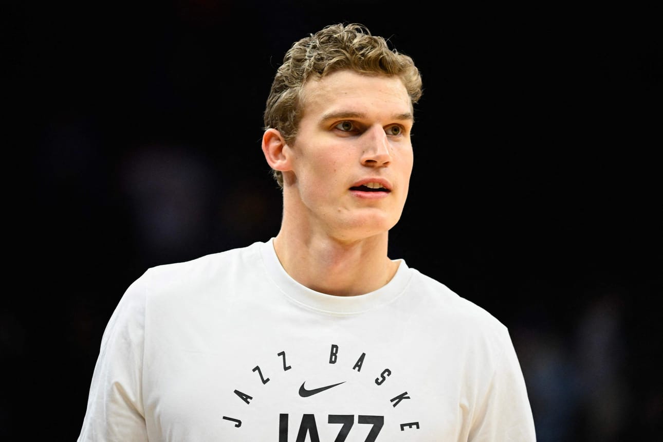 Utaz Jazzin paras pistemies Lauri Markkanen oli sivussa jo neljännestä peräkkäisestä ottelusta. LEHTIKUVA/AFP